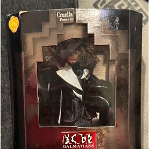 Mattel Disney: 101 Dalmatians - Cruella de Vil Doll (16295)